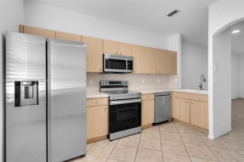 Townhouse in Doral, Florida 2 bedrooms, 106.84 sq.m. № 2152820 - photo 3
