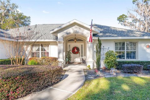 House in Ocala, Florida 4 bedrooms, 234.67 sq.m. № 1909282 - photo 1