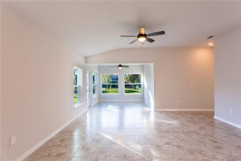 House in Punta Gorda, Florida 4 bedrooms, 167.5 sq.m. № 1449783 - photo 9