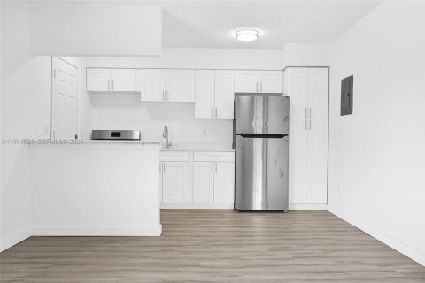 Apartamento en alquiler en North Miami, Florida, 2 dormitorios, 102.19 m2 № 2011045 - foto 4