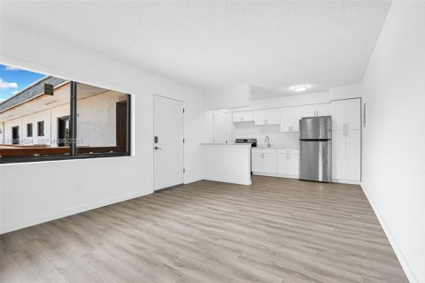 Apartamento en alquiler en North Miami, Florida, 2 dormitorios, 102.19 m2 № 2011045 - foto 5