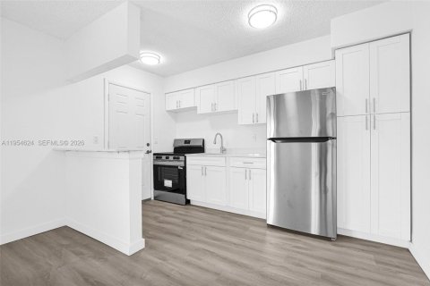 Apartamento en alquiler en North Miami, Florida, 2 dormitorios, 102.19 m2 № 2011045 - foto 28