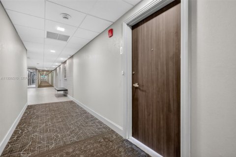 Condo in Sunny Isles Beach, Florida, 1 bedroom № 1987962 - photo 15