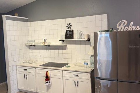 House in Kissimmee, Florida 3 bedrooms, 145.86 sq.m. № 2220349 - photo 7