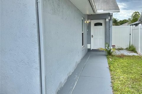 House in Kissimmee, Florida 3 bedrooms, 145.86 sq.m. № 2220349 - photo 2