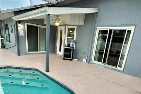 House in Kissimmee, Florida 3 bedrooms, 145.86 sq.m. № 2220349 - photo 16
