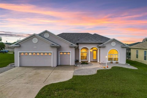 Villa ou maison à Summerfield, Floride 3 chambres, 191.84 m2 № 2411530