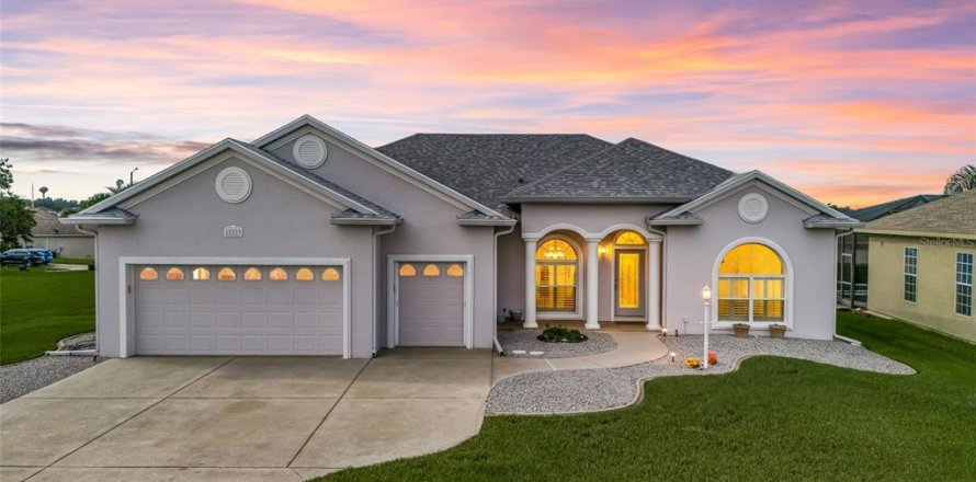 Villa ou maison à Summerfield, Floride 3 chambres, 191.84 m2 № 2411530