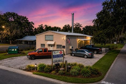 Commercial property in Mascotte, Florida 108.7 sq.m. № 2227943