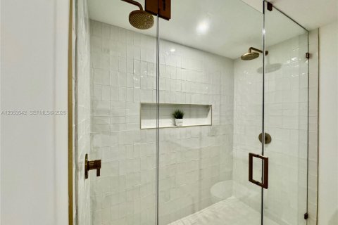 Купить кондоминиум в Майами, Флорида 42.83м2, № 2263053 - фото 18
