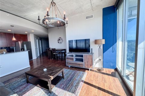 Condo in Tampa, Florida, 2 bedrooms № 2123043 - photo 11