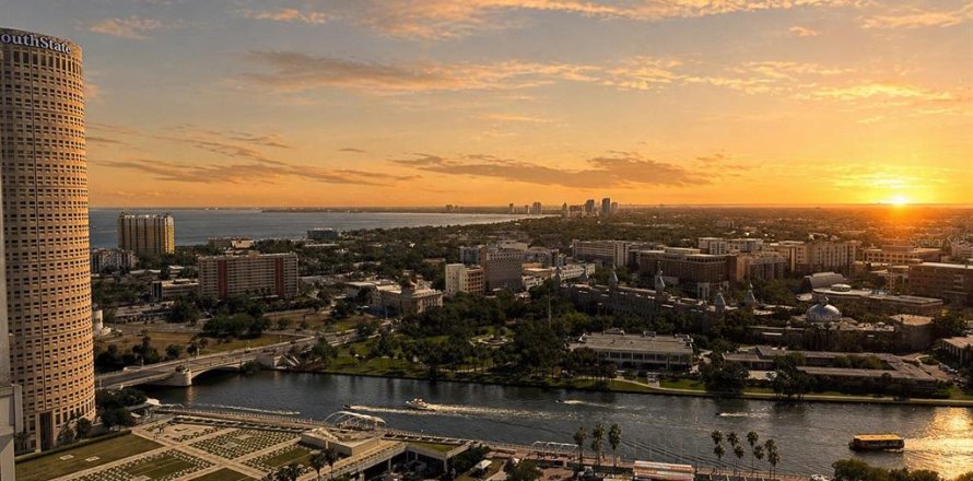 Condo in Tampa, Florida, 2 bedrooms № 2123043