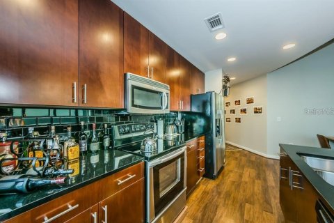 Condo in Tampa, Florida, 2 bedrooms № 2123043 - photo 8
