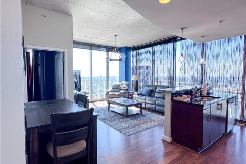 Condo in Tampa, Florida, 2 bedrooms № 2123043 - photo 10
