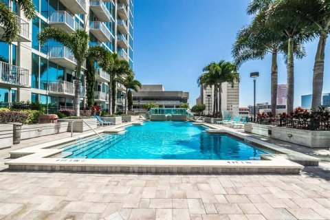 Condo in Tampa, Florida, 2 bedrooms № 2123043 - photo 19