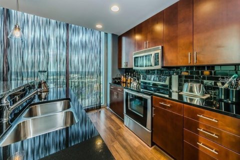 Condo in Tampa, Florida, 2 bedrooms № 2123043 - photo 7