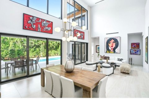 House in Coral Gables, Florida 5 bedrooms, 399.48 sq.m. № 1948962 - photo 12
