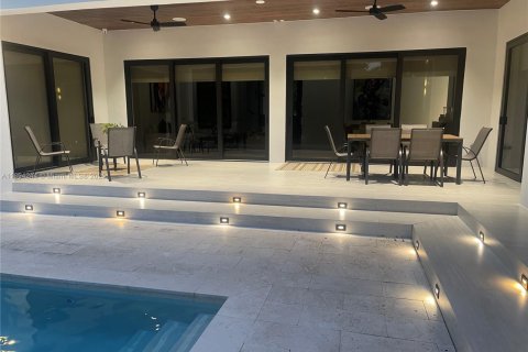 House in Coral Gables, Florida 5 bedrooms, 399.48 sq.m. № 1948962 - photo 25