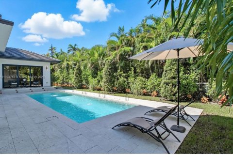 House in Coral Gables, Florida 5 bedrooms, 399.48 sq.m. № 1948962 - photo 23