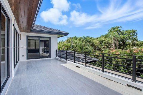 House in Coral Gables, Florida 5 bedrooms, 399.48 sq.m. № 1948962 - photo 20