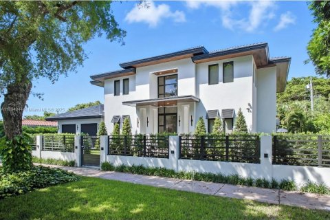House in Coral Gables, Florida 5 bedrooms, 399.48 sq.m. № 1948962 - photo 1