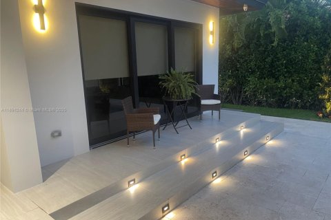 House in Coral Gables, Florida 5 bedrooms, 399.48 sq.m. № 1948962 - photo 26