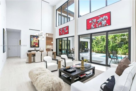 House in Coral Gables, Florida 5 bedrooms, 399.48 sq.m. № 1948962 - photo 13