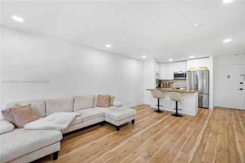 Condominio en venta en Hollywood, Florida, 1 dormitorio, 61.78 m2 № 1937874 - foto 6