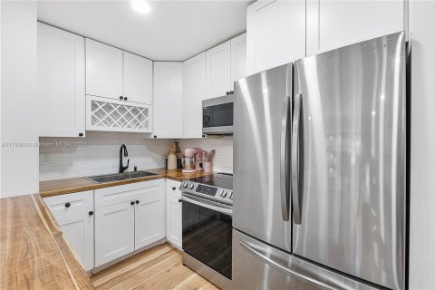 Condo in Hollywood, Florida, 1 bedroom  № 1937874 - photo 2