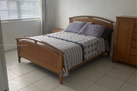 Condo in Miami Beach, Florida, 2 bedrooms № 1851941 - photo 12