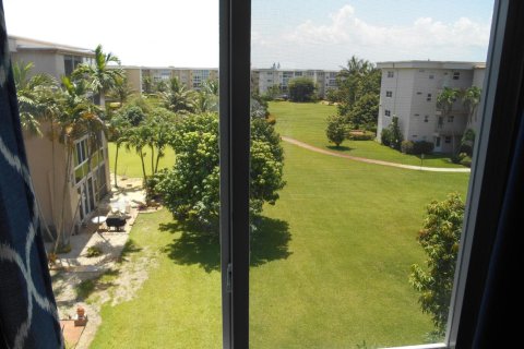 Condo in Boynton Beach, Florida, 2 bedrooms  № 2263788 - photo 14