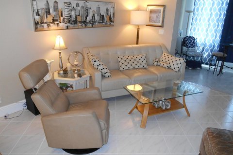 Condo in Boynton Beach, Florida, 2 bedrooms  № 2263788 - photo 10