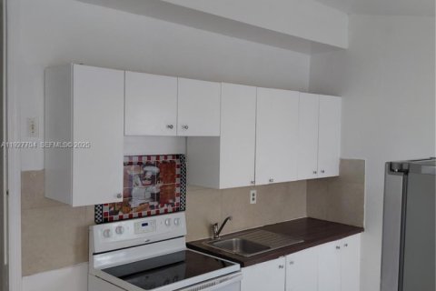 Снять в аренду виллу или дом в Майами, Флорида 2 спальни, 257.43м2, № 1988005 - фото 3