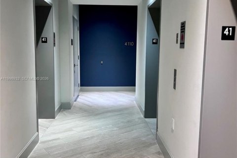 Condo in Miami, Florida, 1 bedroom  № 2060960 - photo 3