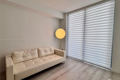Condo in Miami, Florida, 1 bedroom  № 2060960 - photo 6