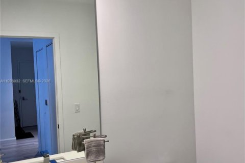 Condo in Miami, Florida, 1 bedroom  № 2060960 - photo 10