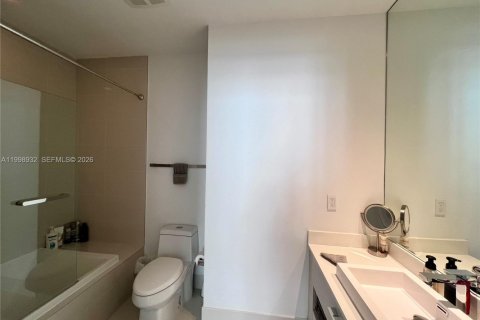 Condo in Miami, Florida, 1 bedroom  № 2060960 - photo 11