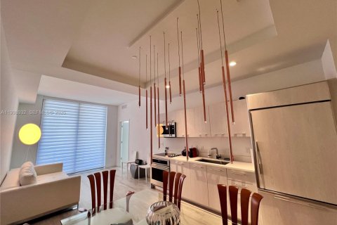 Condo in Miami, Florida, 1 bedroom  № 2060960 - photo 7