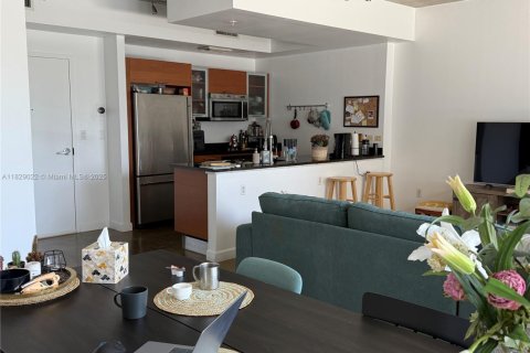 Condominio en alquiler en Miami, Florida, 2 dormitorios, 190.26 m2 № 1802504 - foto 1