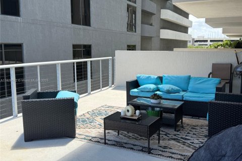 Condominio en alquiler en Miami, Florida, 2 dormitorios, 190.26 m2 № 1802504 - foto 8