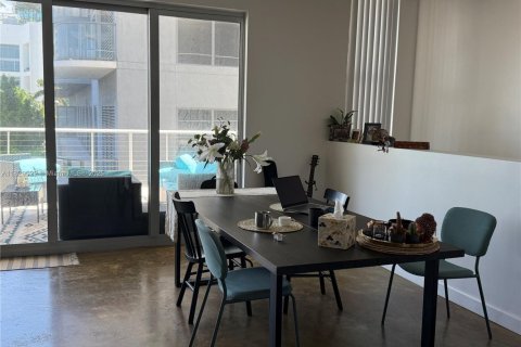 Condominio en alquiler en Miami, Florida, 2 dormitorios, 190.26 m2 № 1802504 - foto 2