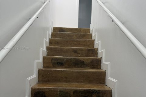 Condominio en alquiler en Miami, Florida, 2 dormitorios, 190.26 m2 № 1802504 - foto 18