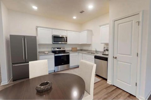 Townhouse in Zephyrhills, Florida 3 bedrooms, 128.76 sq.m. № 2214096 - photo 4