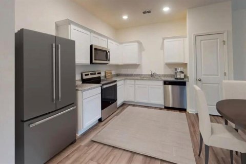 Townhouse in Zephyrhills, Florida 3 bedrooms, 128.76 sq.m. № 2214096 - photo 5