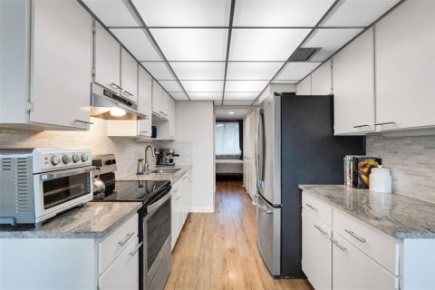 Condominio en venta en Saint Petersburg, Florida, 1 dormitorio, 86.4 m2 № 1876597 - foto 25