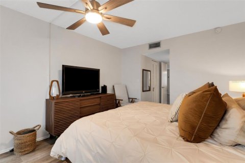 Condominio en venta en Saint Petersburg, Florida, 1 dormitorio, 86.4 m2 № 1876597 - foto 11