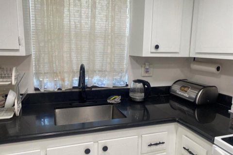 Condo in Sunrise, Florida, 1 bedroom № 2175683 - photo 12