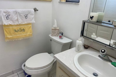 Condo in Sunrise, Florida, 1 bedroom № 2175683 - photo 11
