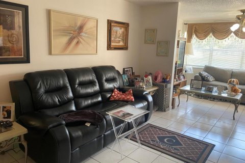 Condo in Sunrise, Florida, 1 bedroom № 2175683 - photo 4