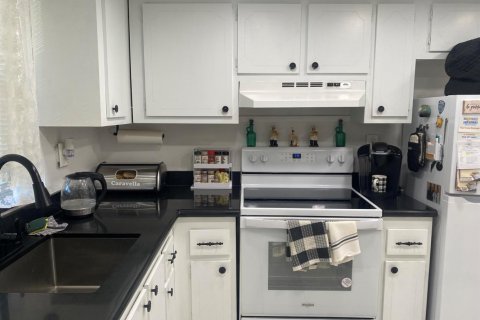 Condo in Sunrise, Florida, 1 bedroom № 2175683 - photo 2